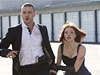 as je jim v patách. Z Willa (Justin Timberlake) a Sylvie (Amanda Seyfriedová) se ve filmu Andrewa Niccola stanou psanci. 