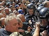 Ukrajinci demonstrovali proti omezení dávek u letos v záí.