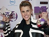 Idol dívek Justin Bieber po pedání cen MTV Awards v Belfastu 