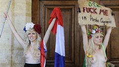 Aktivistky z FEMEN protestovaly ped Kahnovým domem necelou hodinu.