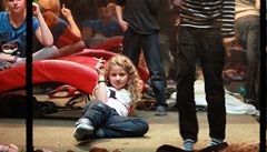 Hra m�la premiéru na ja�e v n�meckém Berlín� a te� s ní Gob Squad a Campo objí�d�jí celou Evropu � minimáln� do té doby, ne� jim herci odrostou 