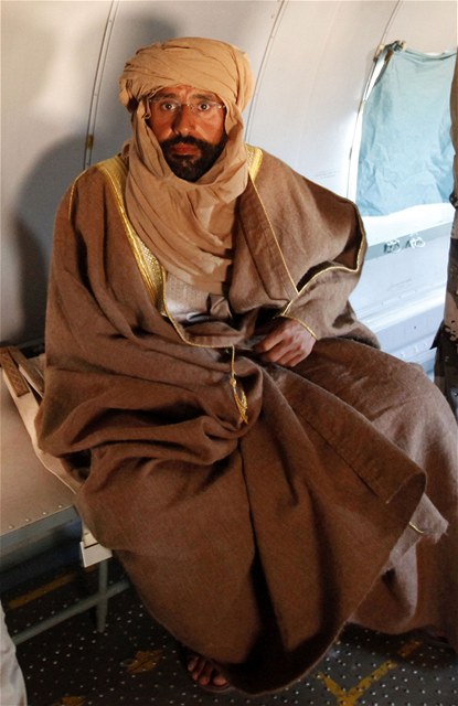 Sajf Islám byl po dopadení pevezen letecky do msta Zintán