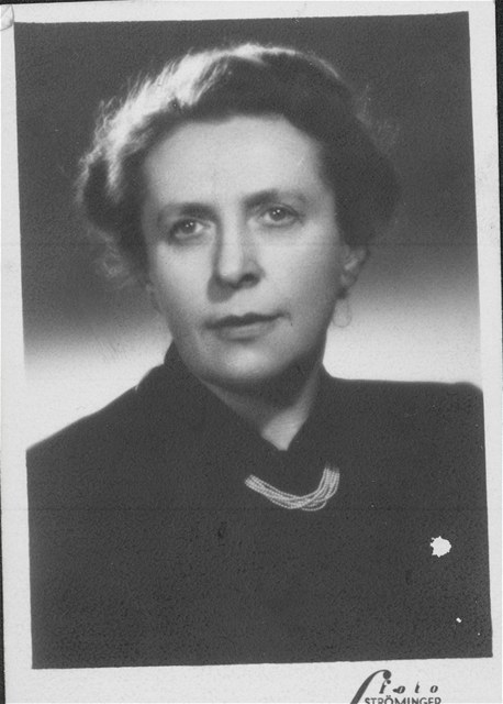 Zdeka Krejová na fotce z 50. let minulého století.
