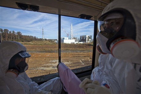 Poniená jaderná elektrárna Fukuima v Japonsku.