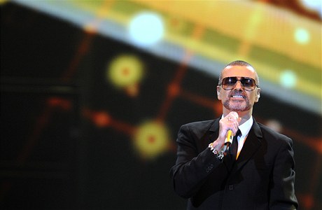 Zpvák George Michael vystoupil v Praze.