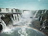 Vodopdy na ece Iguaz (Argentina, Brazlie) - Jedny z nejvtch vodopd na svt, rozprostraj se na 2,7 km v polokruhu a taj 275 vodopd