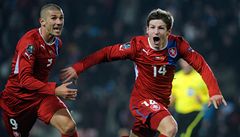 Úvodní zápas baráe o postup na fotbalové mistrovství Evropy 2012 R - erná Hora 11. listopadu v Praze. Jan Rezek (vlevo) a Václav Pila se radují z prvního gólu. 