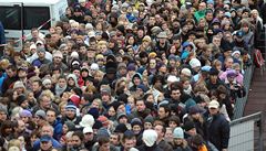 P�ed vchodem do obchodního domu Ikea byla �asn� ráno u� hlava na hlav�.