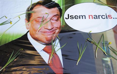 Plakát Jiího Paroubka Jsem narcis..., který mu pipravila  eská strana národn socialistická  spolu s petiní akcí za odchod Jiího Paroubka z eské politiky 