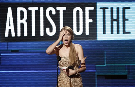 Taylor Swiftová ovládla Americké hudební ceny.