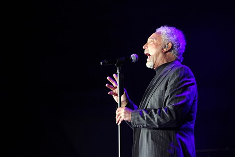Britský zpěvák Tom Jones vystoupil 23. listopadu v brněnské hale Rondo, dnes v Kajot aréně. 