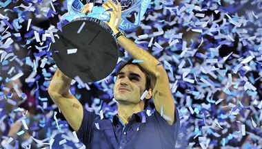 Roger Federer s trofej pro vtze Turnaje mistr
