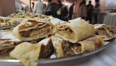 Výstavu Sousedé na talíi doplují i dobroty z místního pekaství. 