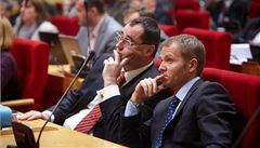 Boris astný a Milan Richter na jednání zastupitelstva Prahy.