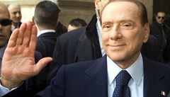 Berlusconi se vrtil ke zpvu milostnch psn