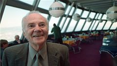 Architekt Karel Hubáek v restauraci horského hotelu Jetd