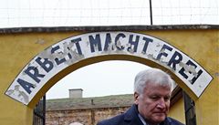 Bavorský premiér Horst Seehofer na návtv terezínského ghetta