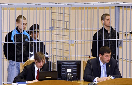 Dzmitryj Kanavalav a Uladzislav Kavaljov "pedstavují mimoádné nebezpeí pro spolenost a je teba jim udlit nejvyí trest," 