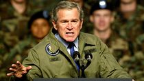Vlku v Irku zahjil George W. Bush ped osmi lety. Na snmku prezident promlouv k vojkm na zkladn Fort Hood v Texasu v lednu 2003.