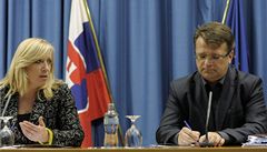 Slovenská premiérka Iveta Radiová a ministr zdravotnictví Ivan Uhliarik.