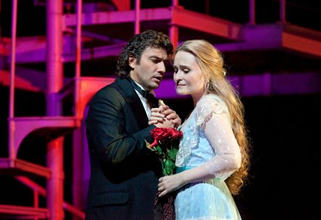 Kaufman jako Faust a Marina Poplavskaja jako Markétka v Met 