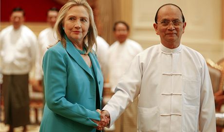 Clintonová hovoila v hlavním mst Naypyidaw s prezidentem Thein Seinem.