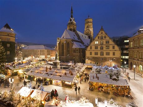 Centrum Stuttgartu je djitm vánoního trhu, jemu historické stavby a slavnostní osvtlení propjují pohádkovou atmosféru. Adventních i vánoních trh je letos v této spolkové zemi na 300.  