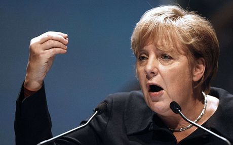 Nmecká kancléka Angela Merkelová rozvánn hovoí.