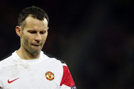 Ani legenda fotbalist Manchesteru United Ryan Giggs nedokázal po vyazení v základní skupin Ligy mistr skrýt velký smutek