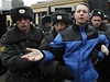 Policie zatýká demonstranty bhem parlamentních voleb v Rusku