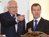 Václav Klaus (vlevo) a Dimitrij Medvedv na tiskové konferenci v Praze.