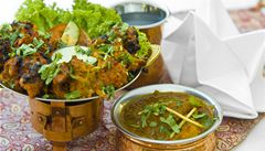 Murgh tikka - ku�e marinované v jogurtu a �afránu z indické restaurace Indian Jewel.