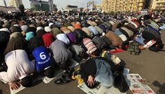 Hromadná modlitba na námstí Tahrír
