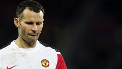 Ani legenda fotbalist Manchesteru United Ryan Giggs nedokázal po vyazení v základní skupin Ligy mistr skrýt velký smutek