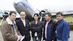 lenové výkonné rady eského sdruení dopravních pilot (CZALPA) mluví Filip Gaspar (vlevo), prezident CZALPA Petr molík (druhý zleva), Ivana Kazimírová, Michal Filip a Drahomír Blaek.