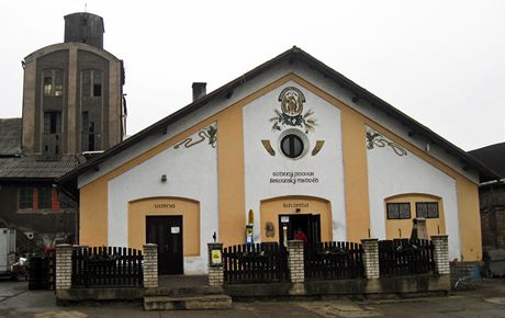 Minipivovar obklopený industriálními budovami vznikl v roce 1998 a názvy piv navazuje na dlouhou tradici berounského vaení piva. 