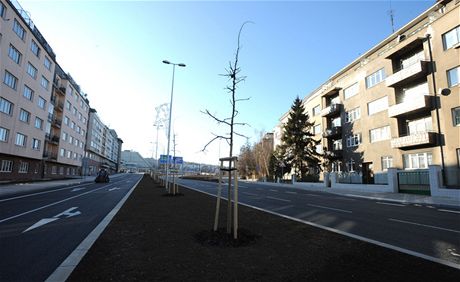 st Patokovy ulice mezi praskm Strahovskm tunelem a Myslbekovou ulic je pln prjezdn. 