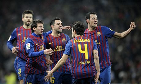 Fotbalisté Barcelony slaví dalí branku