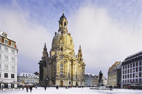 Monumentální Frauenkirche zcela podlehl zkáze na konci druhé světové války. Ze 43 procent byl obnoven z původních dílů.