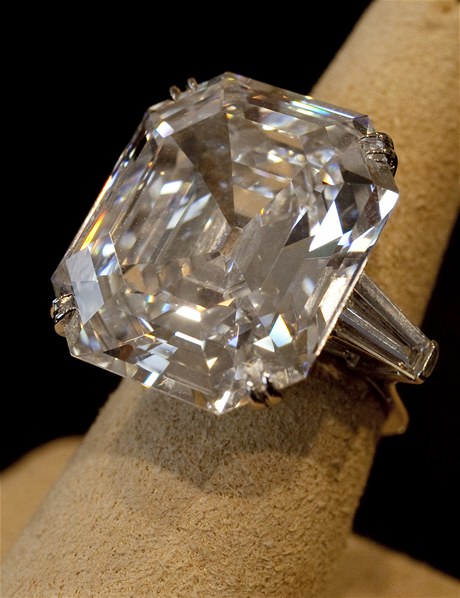 Prsten s diamantem