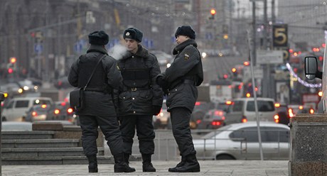 Policejní hlídky pro jistotu hlídají i Rudé námstí v Moskv