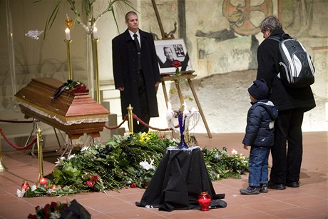 Do Praské kiovatky se prezidentovi pili poklonit nebo tie zavzpomínat lidé vech generací.