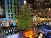 Strom u Rockefellerova centra v New Yorku je ozdoben ekologickými LED svtly.