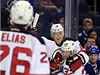 eský hokejista ve slubách New Jersey Devils Petr Sýkora (uprosted) se raduje z gólu v zápase NHL proti Tamp.  