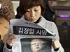 Jihokorejci si tou v novinch, e Kim ong-il je mrtv.