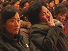 Zamstnance jedné továrny v Pchongjangu svolali do konferení místnosti a oznámili jim, e Kim je mrtvý.