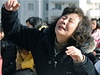 Zoufalí Korejci truchlí v ulicích Pchongjangu.