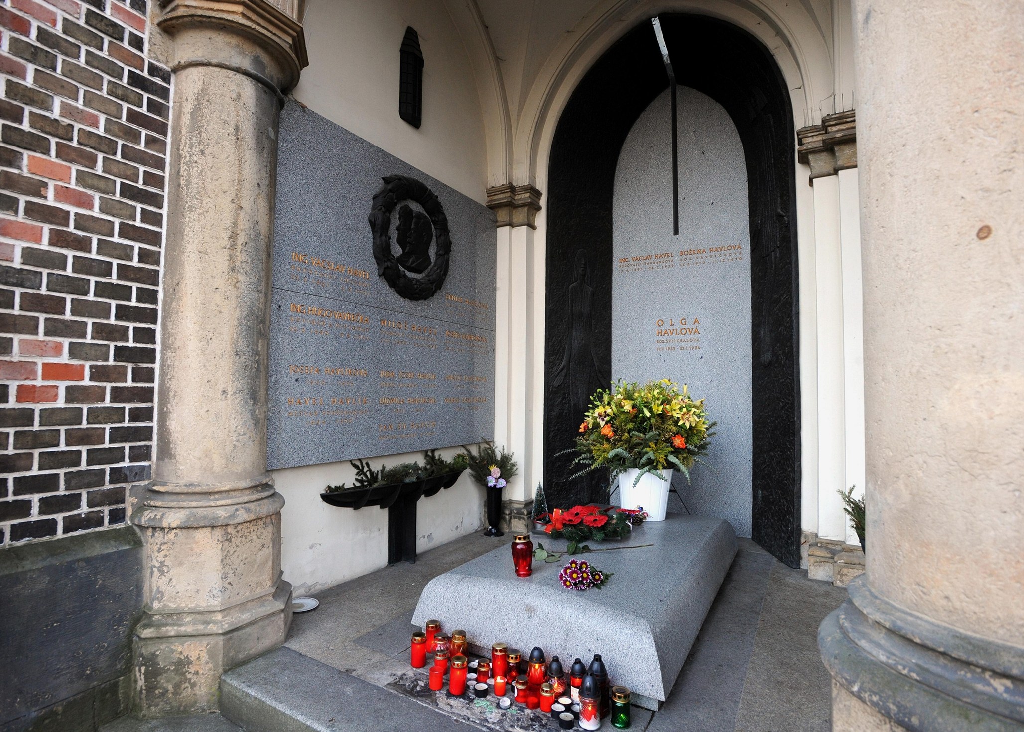 Hrobka rodiny Václava Havla na Vinohradském h�bitov�