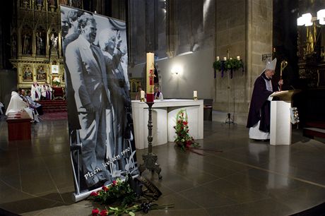 Biskup Frantiek Radkovský slouil v plzeské katedrále sv. Bartolomje záduní mi za bývalého prezidenta Václava Havla. 