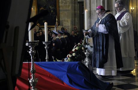 Arcibiskup Dominik Duka slouí bohoslubu za zesnulého Václava Havla.